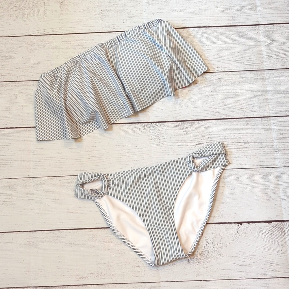 NWT Xhilaration Ruffle Bandau Bikini - Size D/DD & S